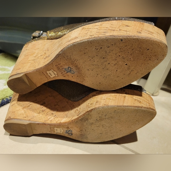 Stuart Weitzman Women's Riveria Wedge Sandals platform - Gold 8N - Picture 14 of 15